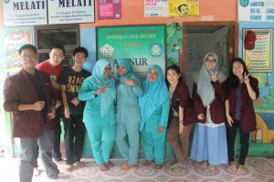 Foto terakhir kami semua dengan ibu-ibu guru