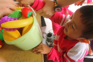 Saya mencegah Raffi menumpahkan harta karun