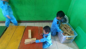 Anak-anak masih senang bereksplorasi