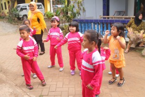 Senam pagi diluar